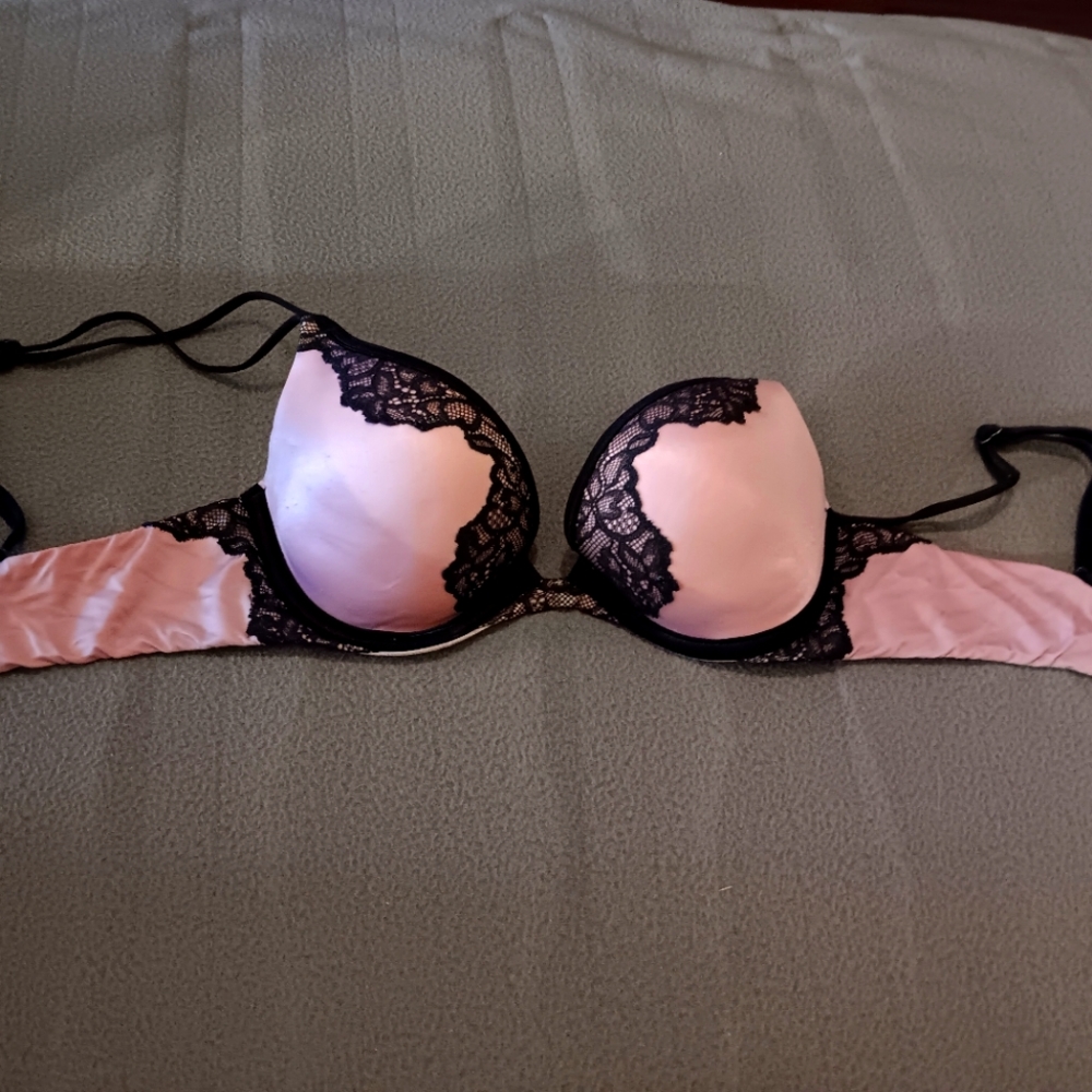 32B Victoria Secret PushUp Bra